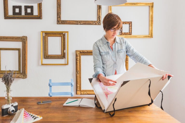 worker-keeping-design-folder